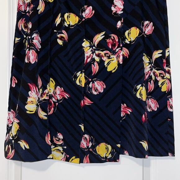 Banana Republic Floral Wrap Skirt - Picture 3 of 9